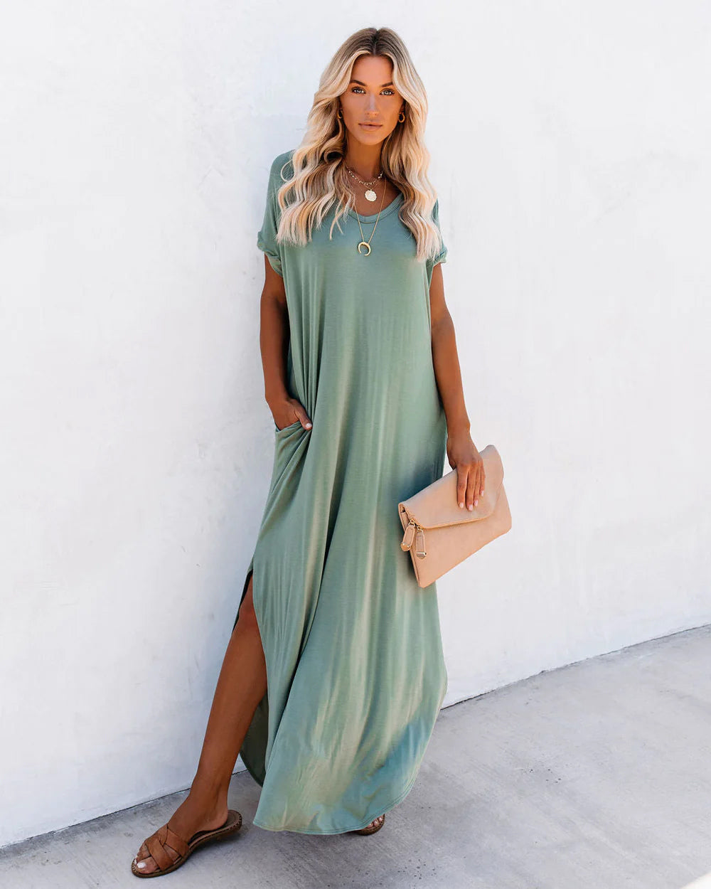 Effortlessly Elegant Dress with a Timeless Design