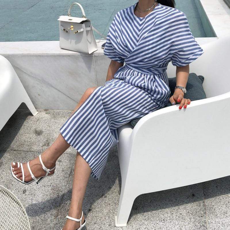 Effortlessly Elegant Dress with a Timeless Design