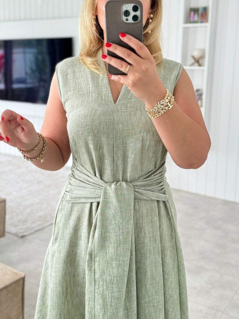 Gracefully Styled Dress for Any Occasion