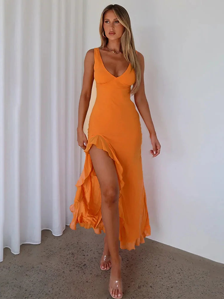 Beautifully Finished Dress in a Timeless Design