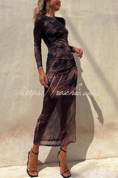 Well Tailored Dress with a Graceful Silhouette