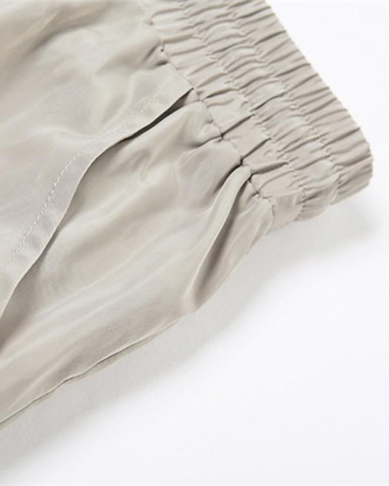 Effortlessly Elegant Pants with a Timeless Design