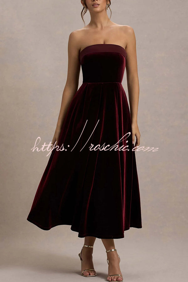 Beautifully Finished Dress in a Timeless Design