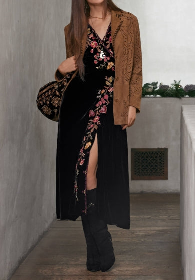 Gracefully Styled Dress for Any Occasion