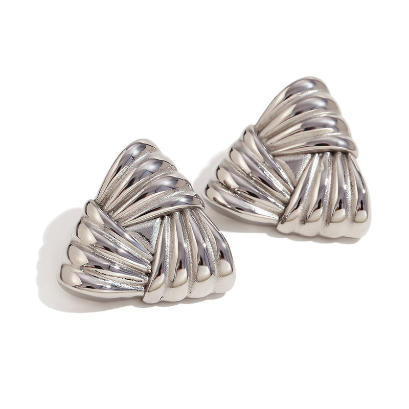 Classic Gold Earring with Timeless Appeal