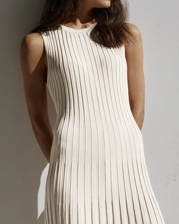Well Tailored Dress with a Graceful Silhouette