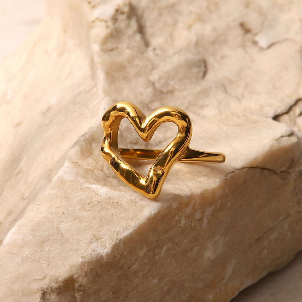 Classic Gold Ring with Timeless Appeal