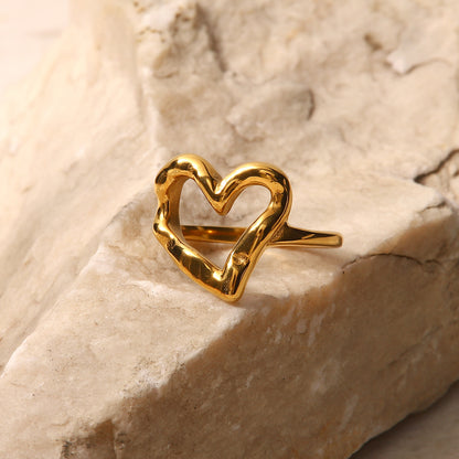 Classic Gold Ring with Timeless Appeal
