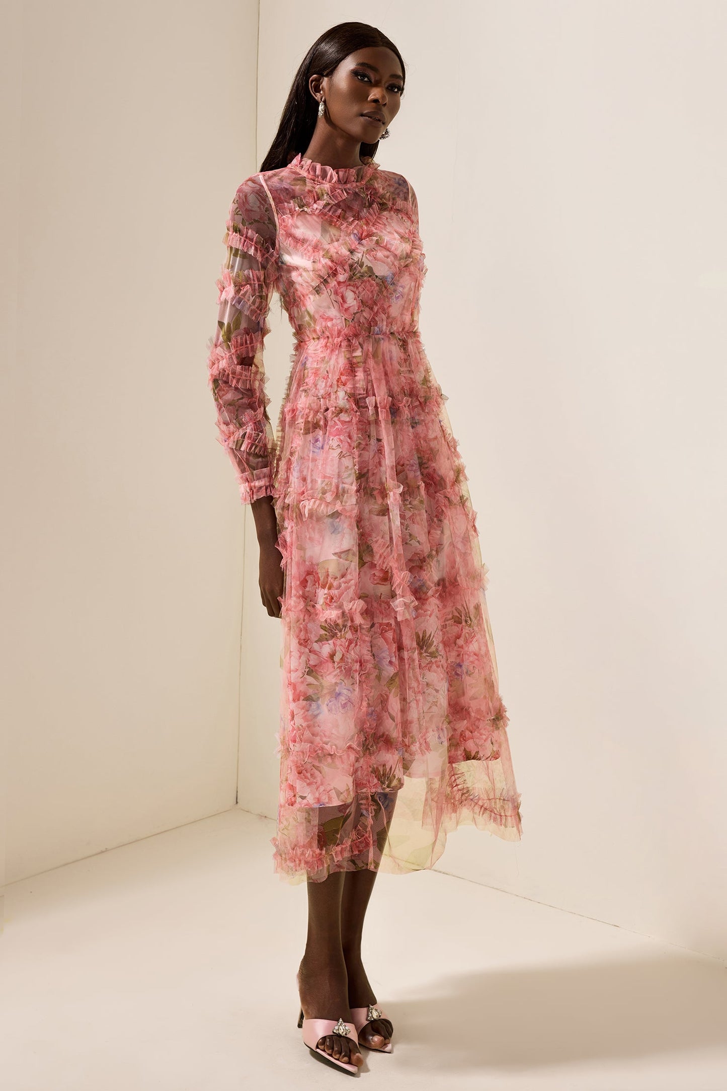 Effortlessly Elegant Dress with a Timeless Design