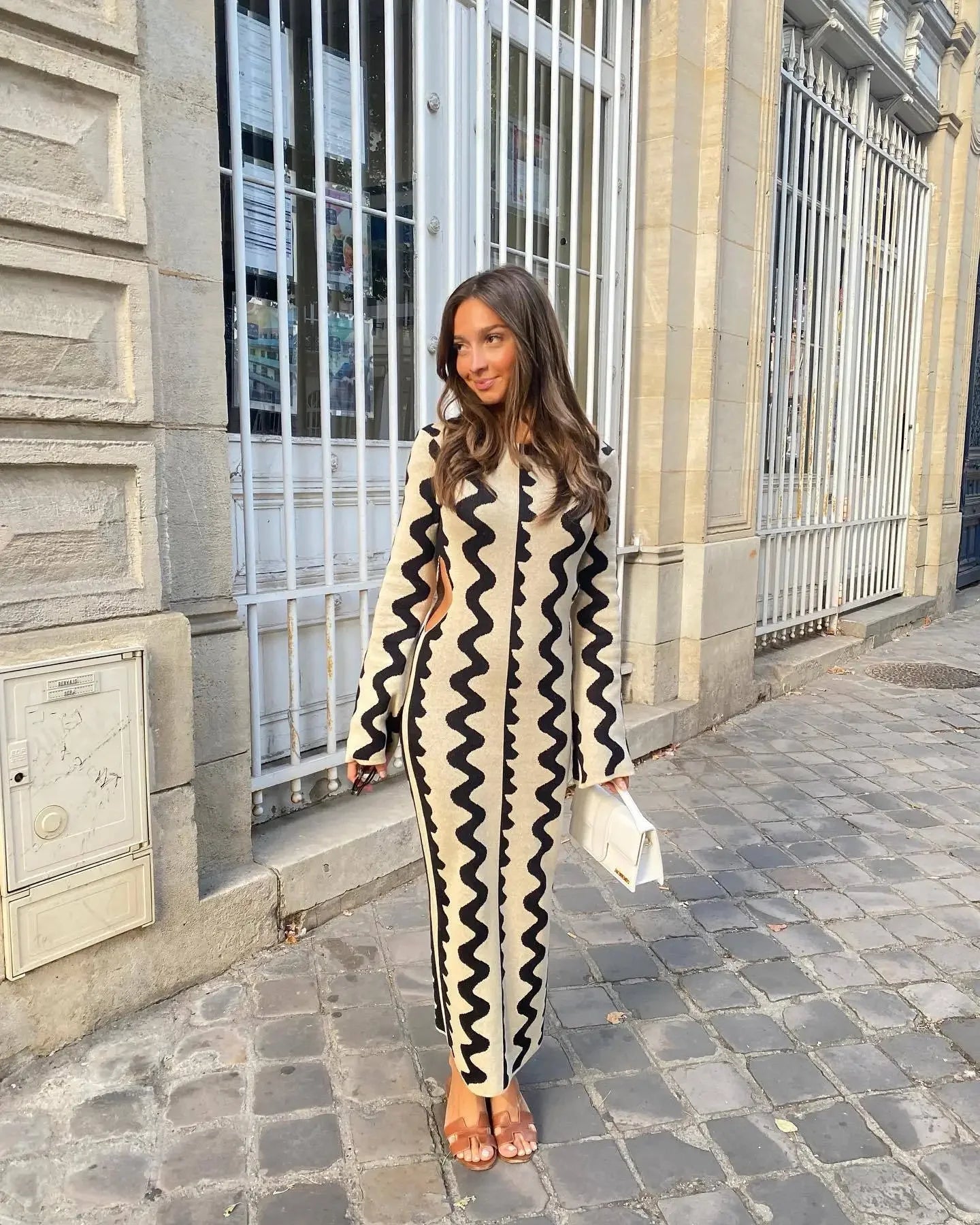 Beautifully Finished Dress in a Timeless Design