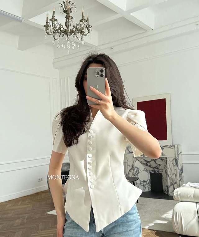 Beautifully Finished Garment in a Timeless Design