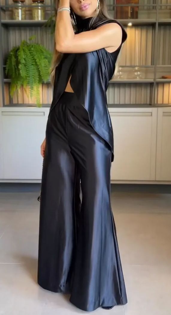 Sophisticated Garment with a Clean Classic Look