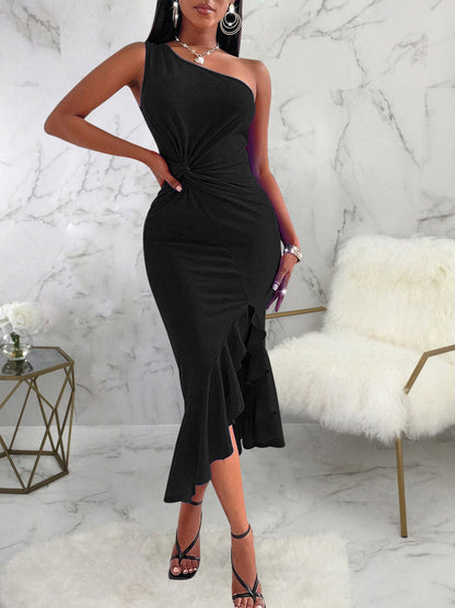 Well Tailored Dress with a Graceful Silhouette