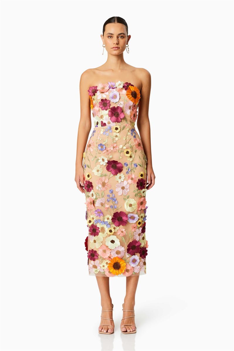 Well Tailored Dress with a Graceful Silhouette