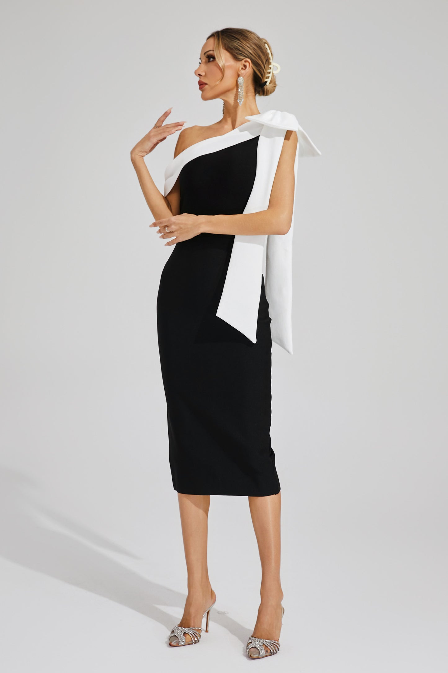 Classic Vintage Dress with a Flattering Fit