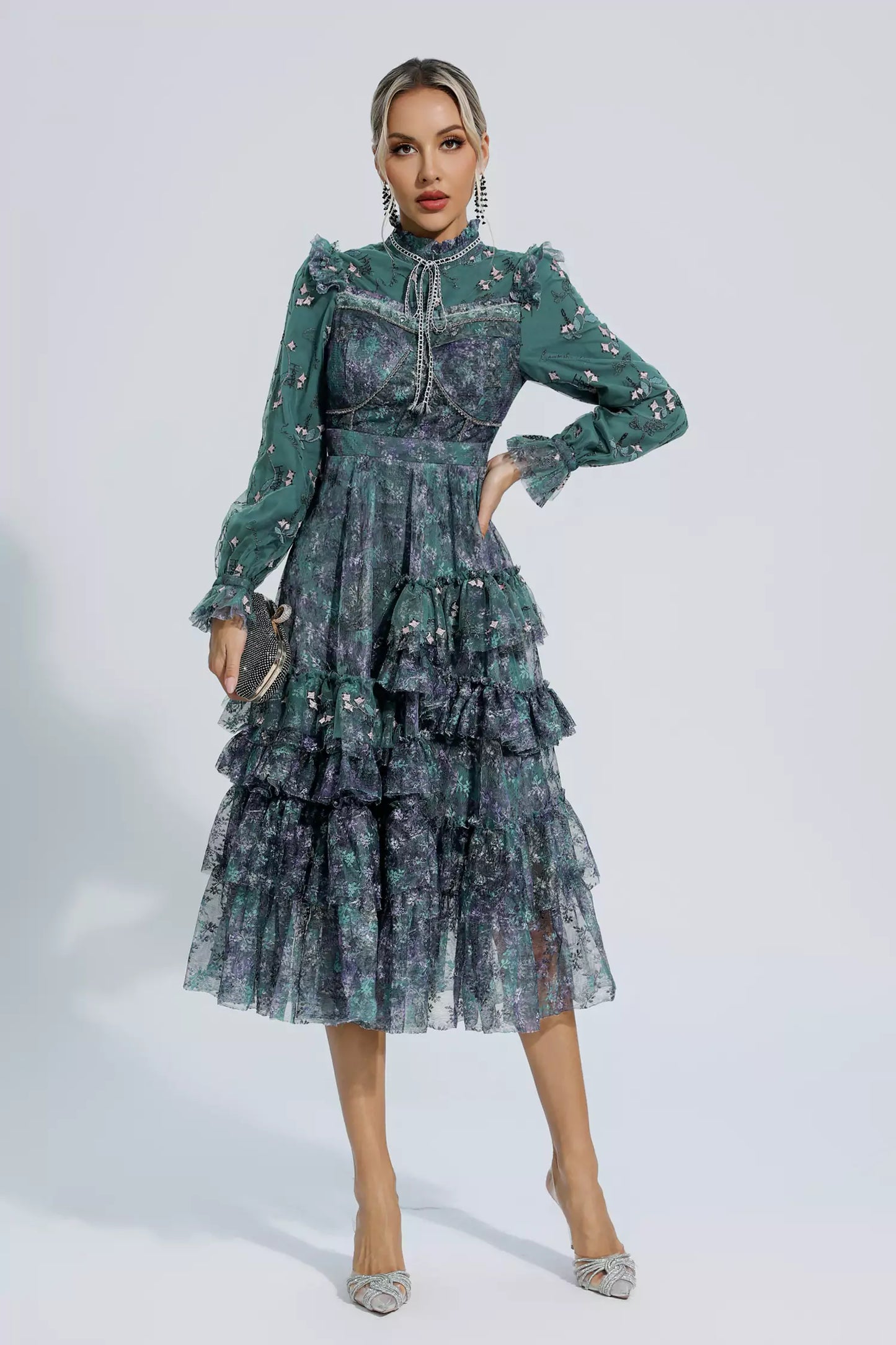 Beautifully Finished Dress in a Timeless Design