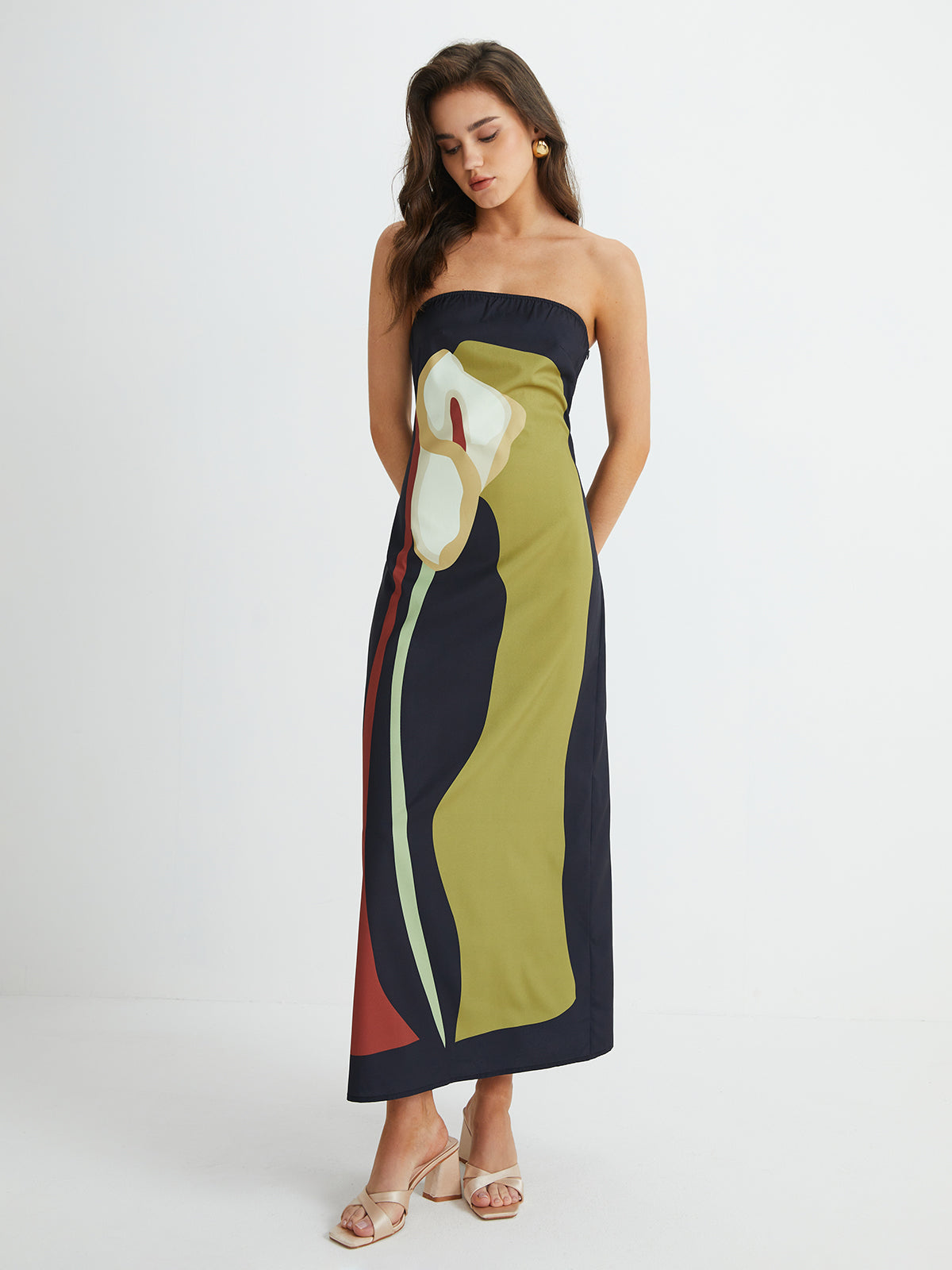 Effortlessly Elegant Dress with a Timeless Design