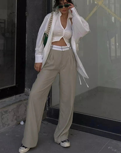 Effortlessly Elegant Pants with a Timeless Design