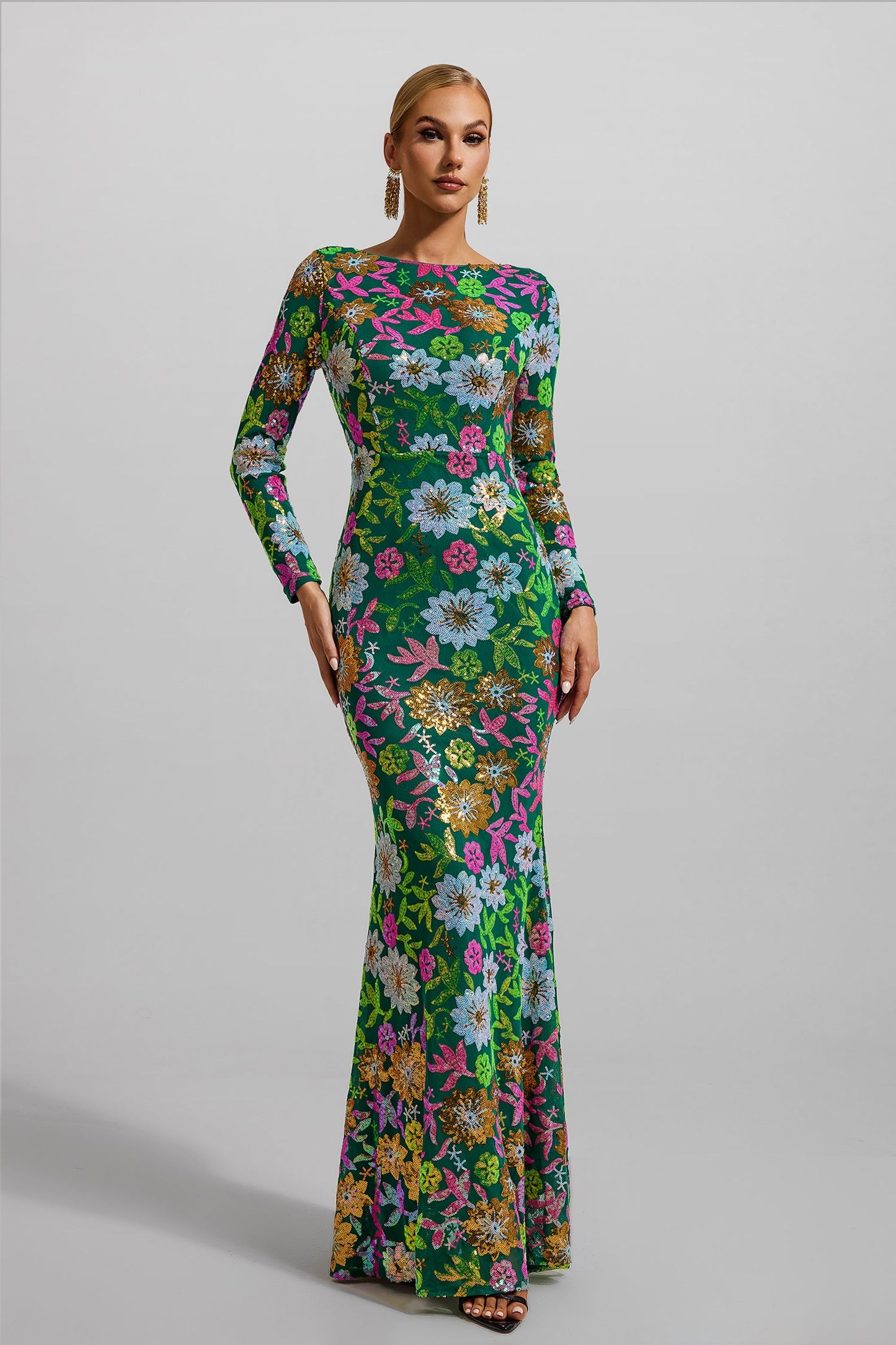 Beautifully Finished Dress in a Timeless Design
