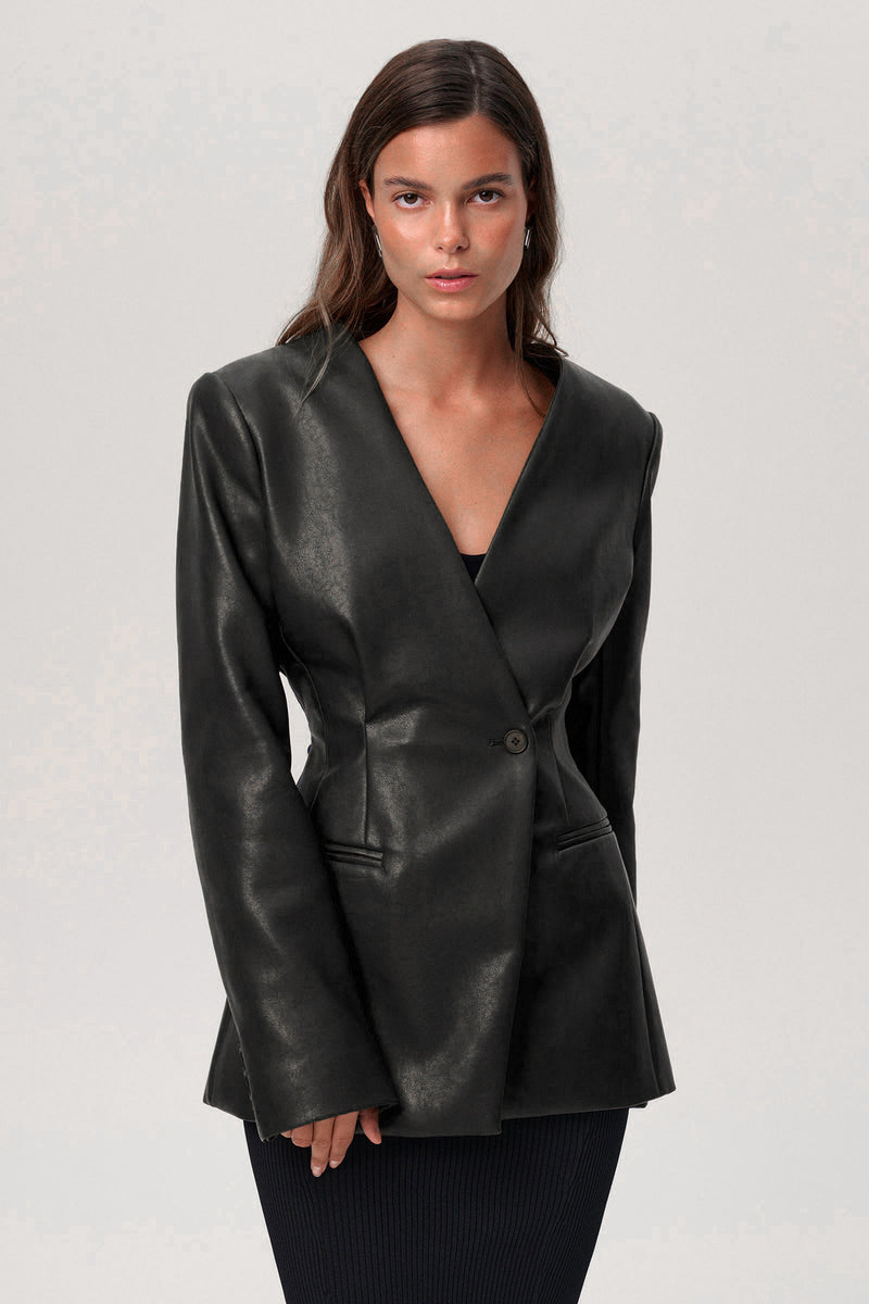 Gracefully Styled Coat for Any Occasion