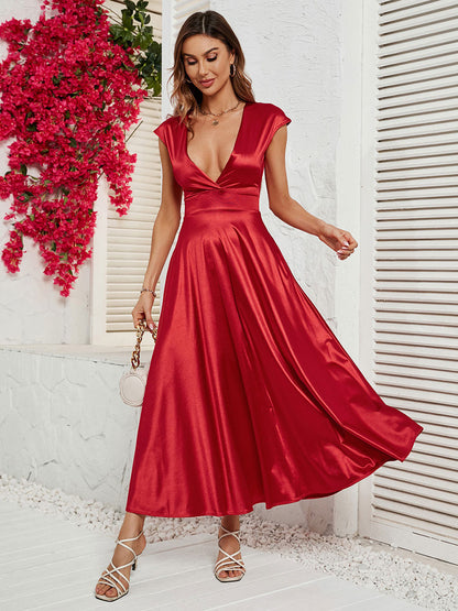 Beautifully Finished Dress in a Timeless Design