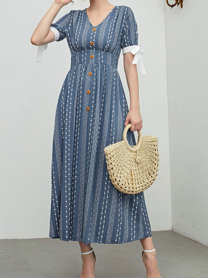 Effortlessly Elegant Dress with a Timeless Design