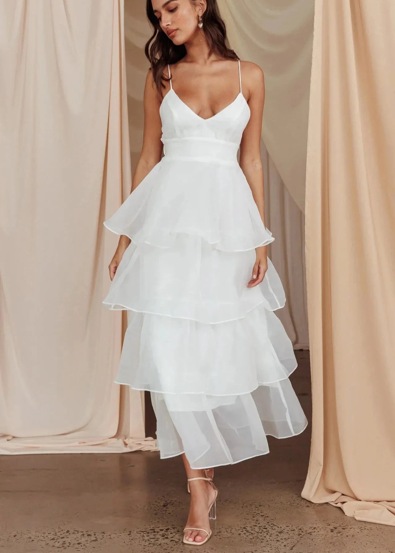 Beautifully Finished Dress in a Timeless Design