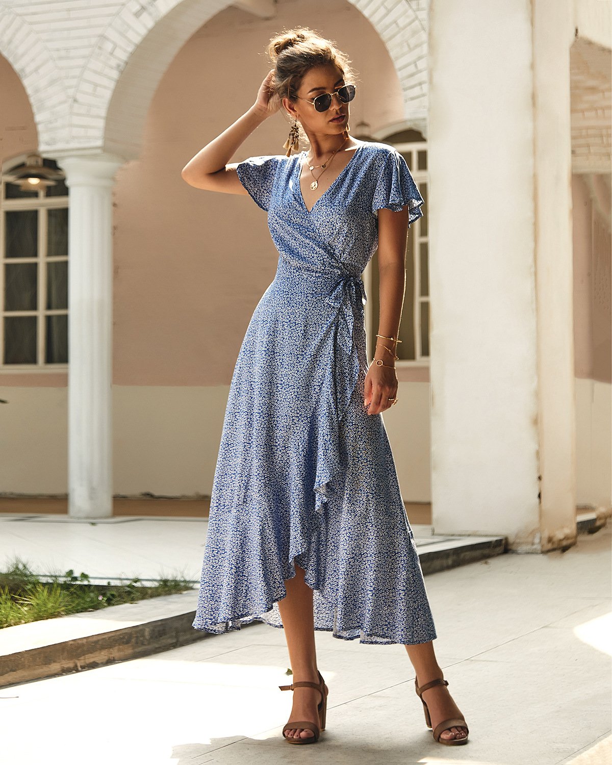 Beautifully Finished Dress in a Timeless Design