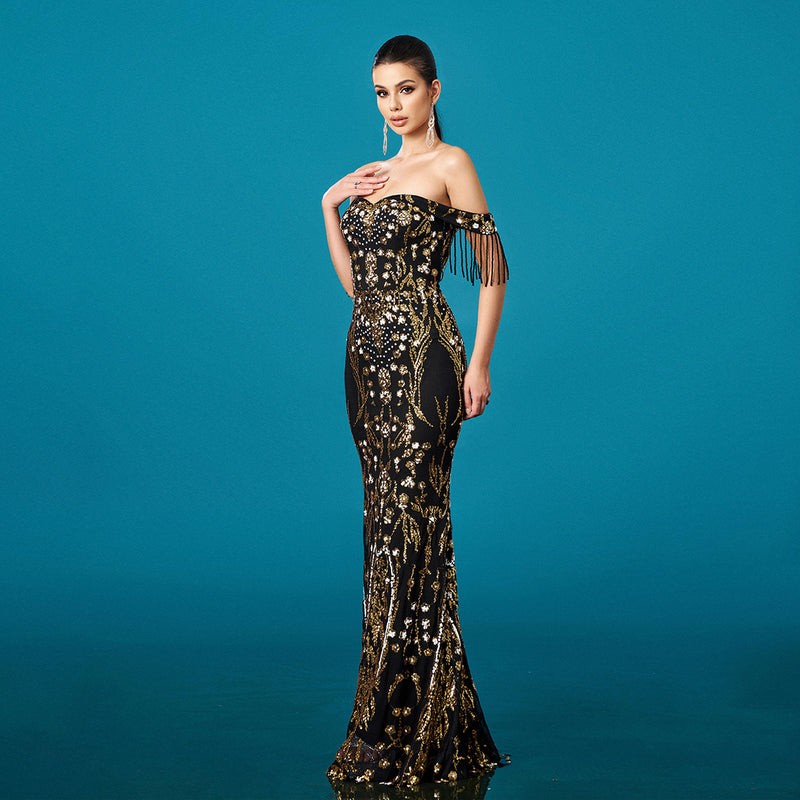 Beautifully Finished Dress in a Timeless Design