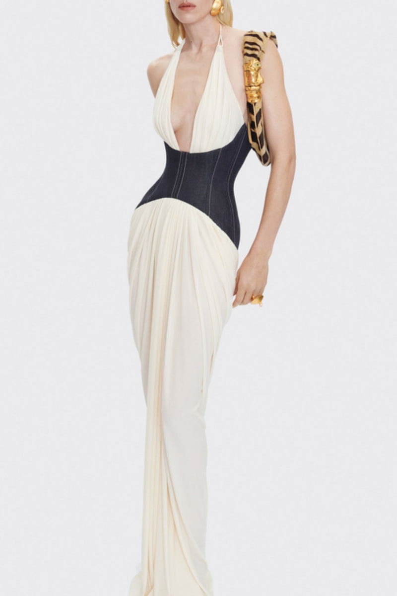 Beautifully Finished Dress in a Timeless Design
