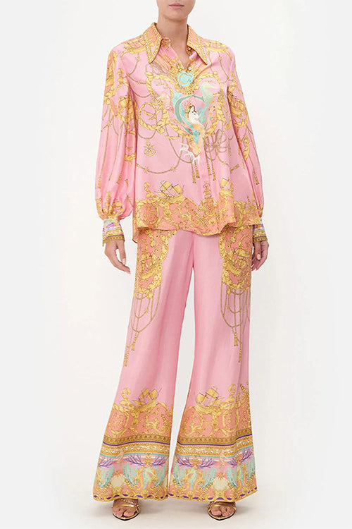 Classic Vintage Blouse with a Flattering Fit