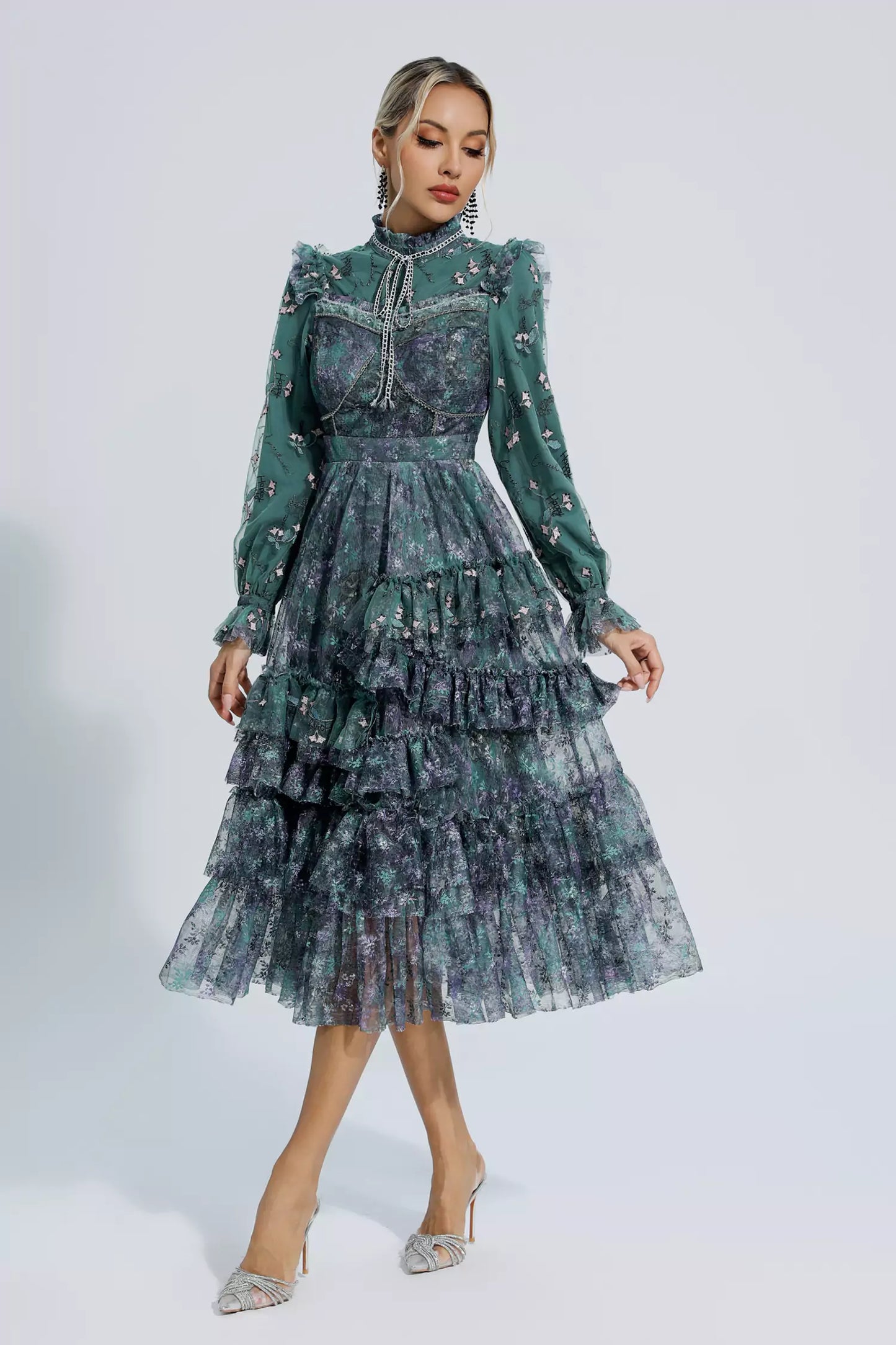 Beautifully Finished Dress in a Timeless Design