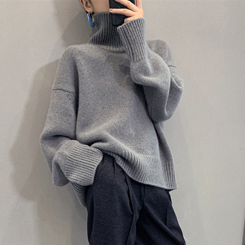 Well Tailored Sweater with a Graceful Silhouette