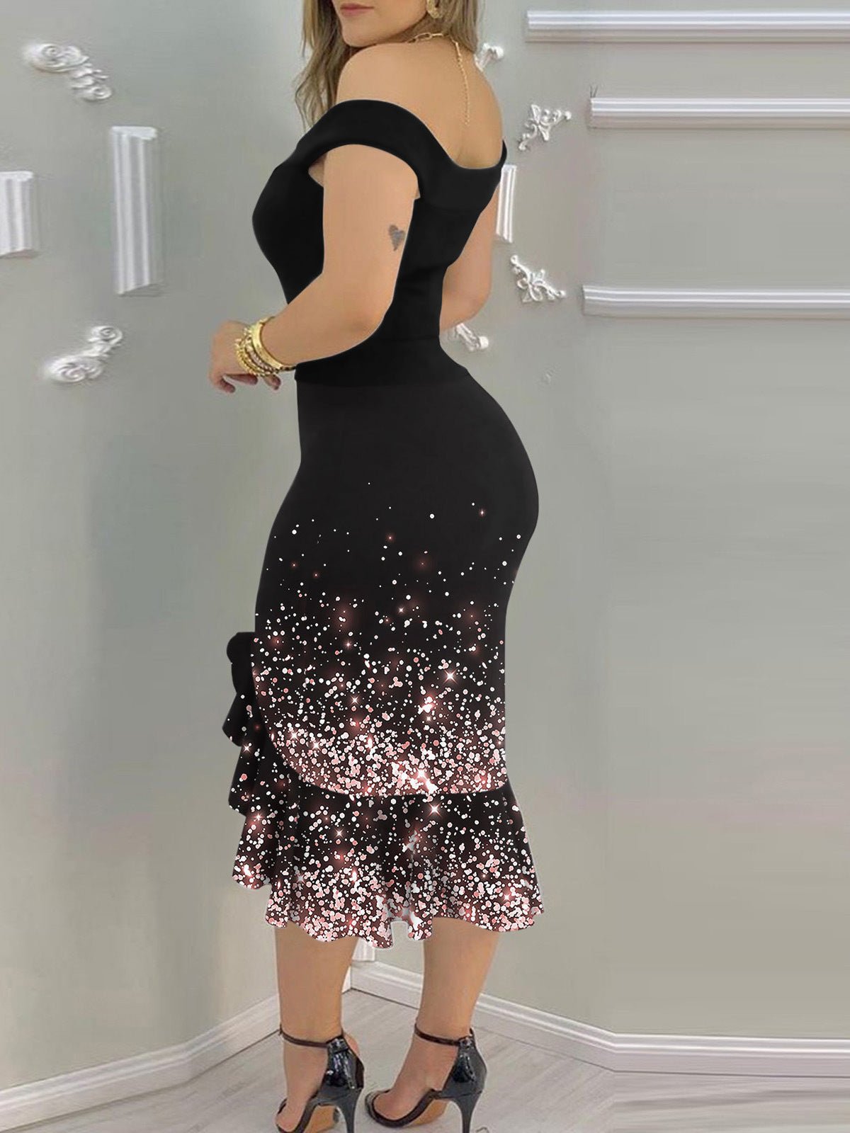 Well Tailored Dress with a Graceful Silhouette