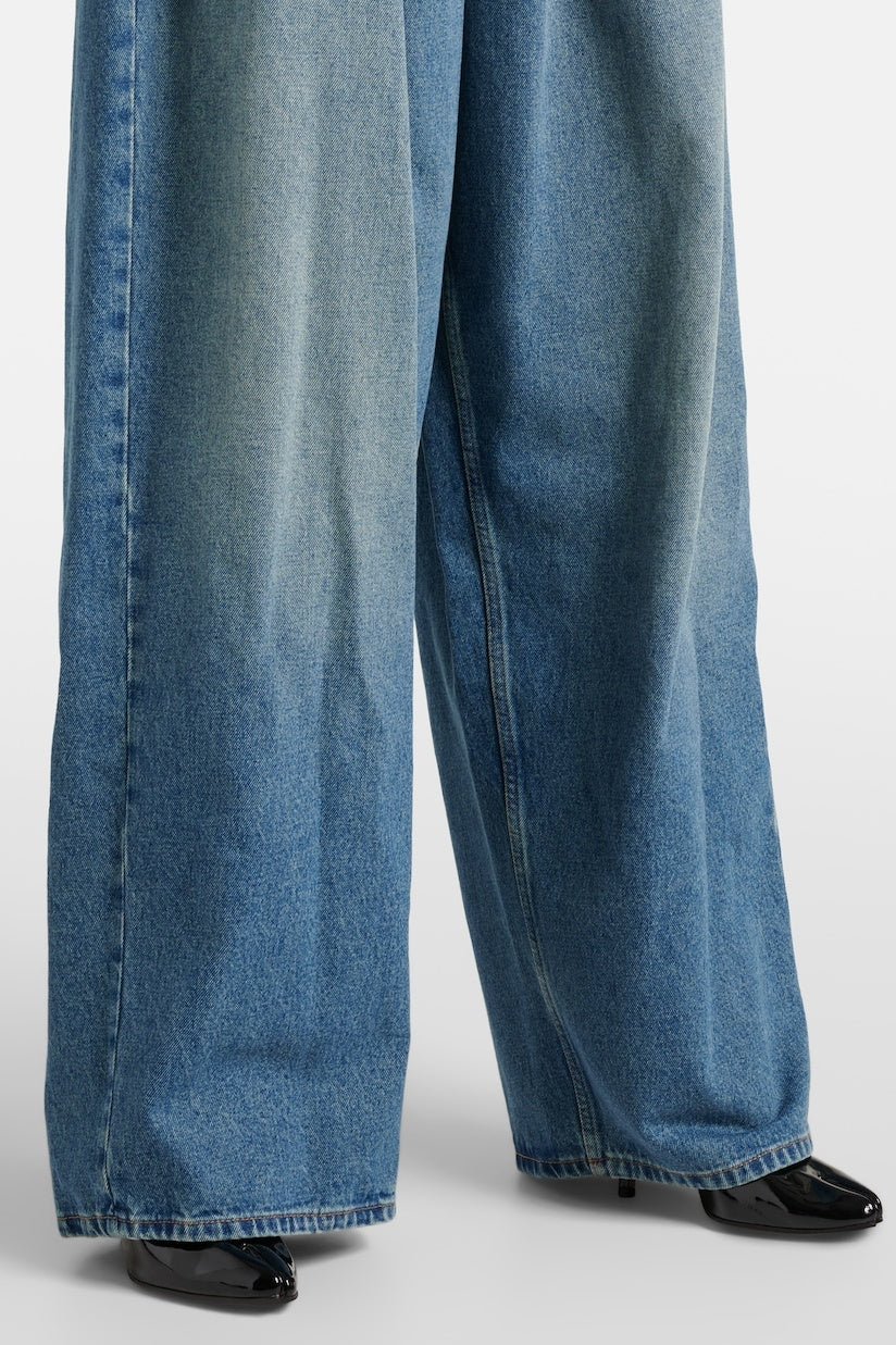 Polished Garment with an Effortless Classic Look