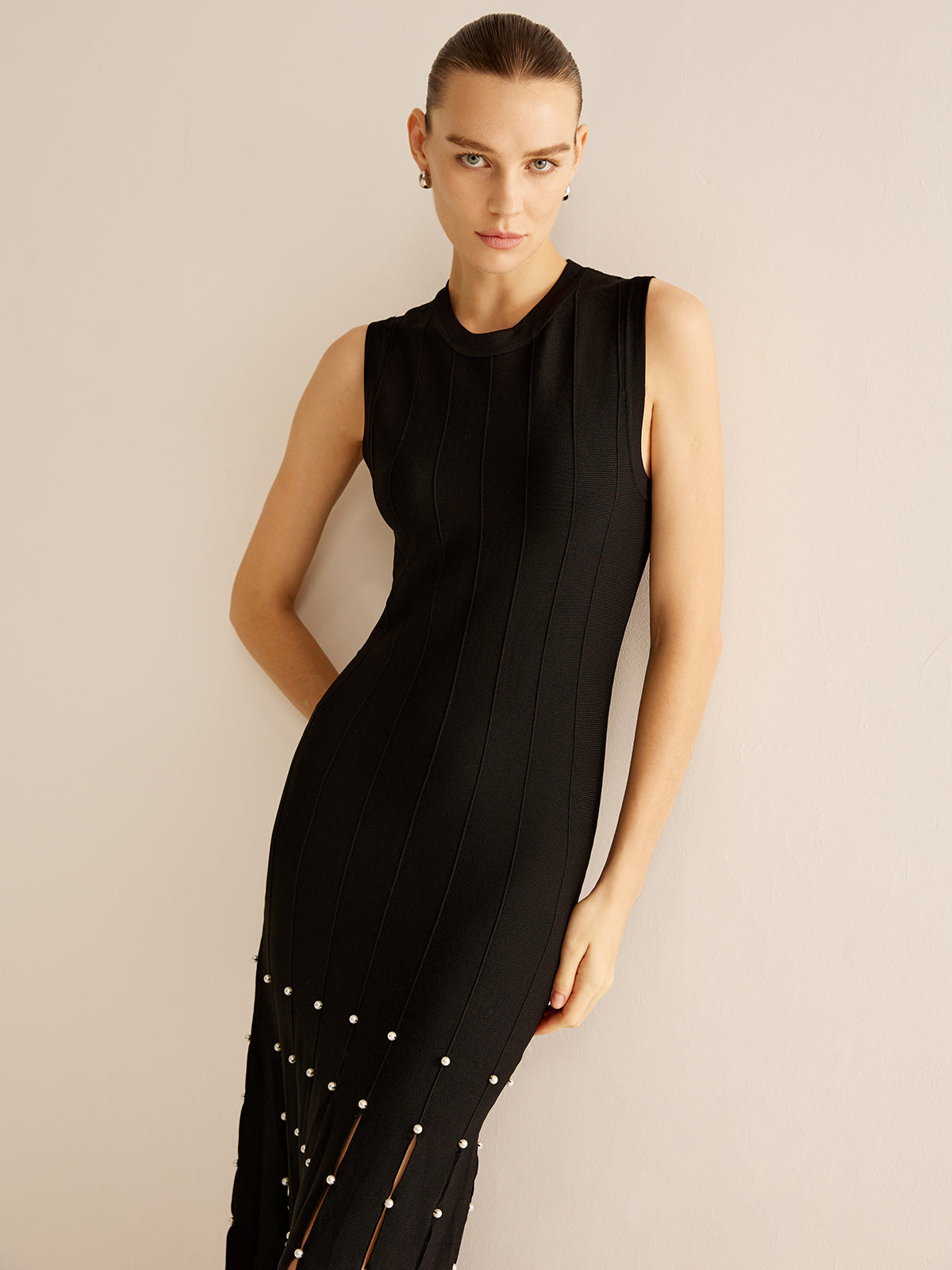 Well Tailored Sweater with a Graceful Silhouette