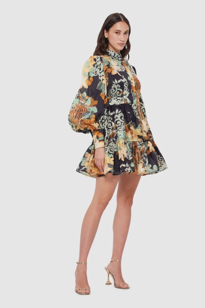 Well Tailored Dress with a Graceful Silhouette