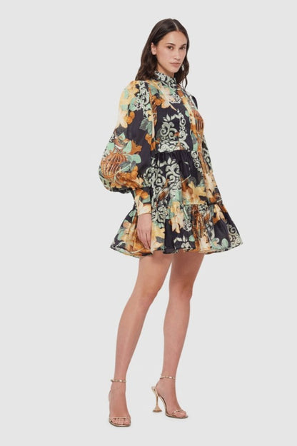 Well Tailored Dress with a Graceful Silhouette