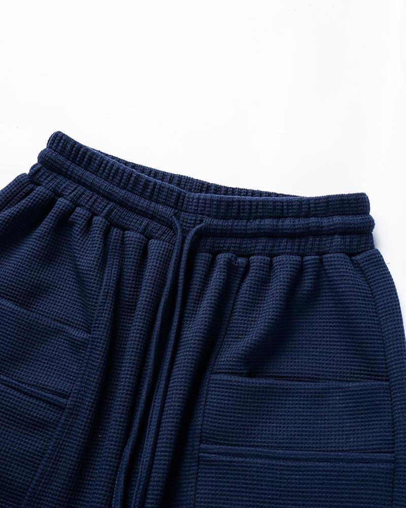 Effortlessly Elegant Pants with a Timeless Design