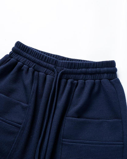 Effortlessly Elegant Pants with a Timeless Design