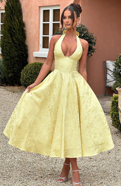 Well Tailored Dress with a Graceful Silhouette