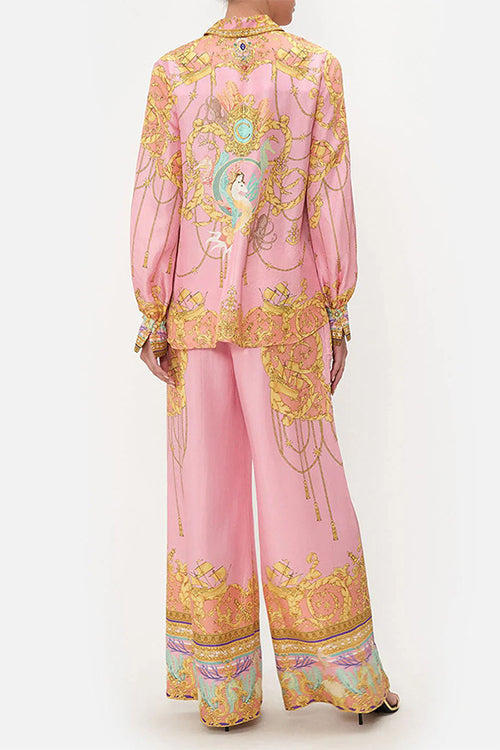 Classic Vintage Blouse with a Flattering Fit