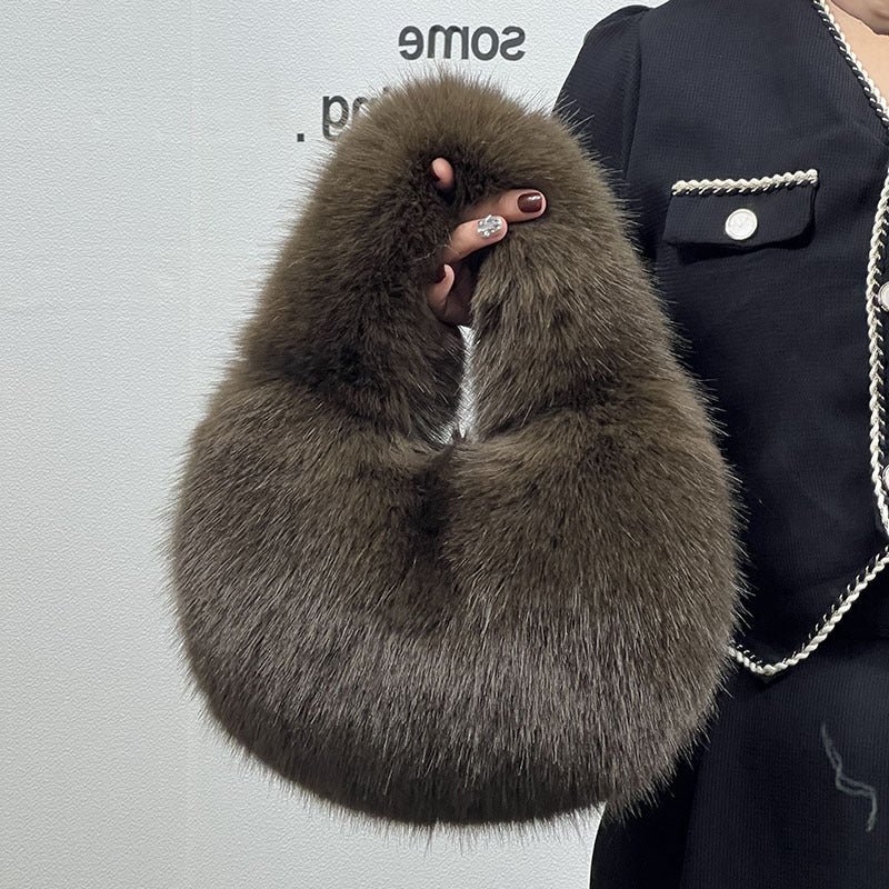Well Tailored Bag with a Graceful Silhouette