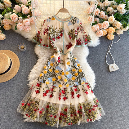 Effortlessly Elegant Dress with a Timeless Design