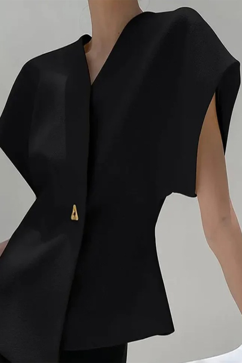 Well Tailored Top with a Graceful Silhouette