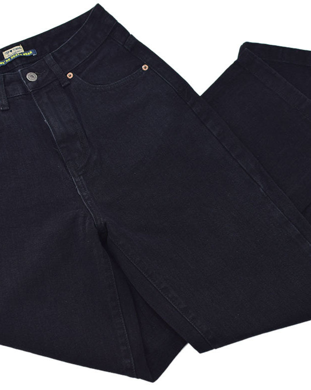 Effortlessly Elegant Pants with a Timeless Design