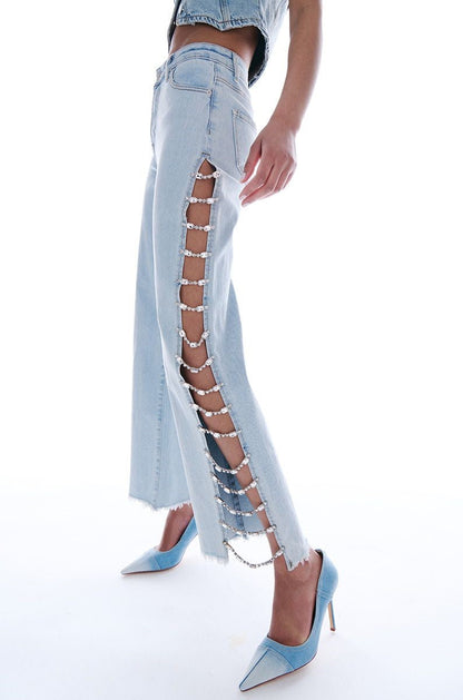 Effortlessly Elegant Garment with a Timeless Design