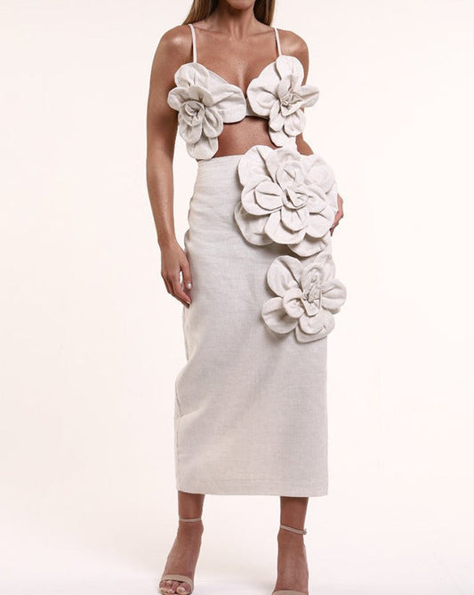 Well Tailored Top with a Graceful Silhouette