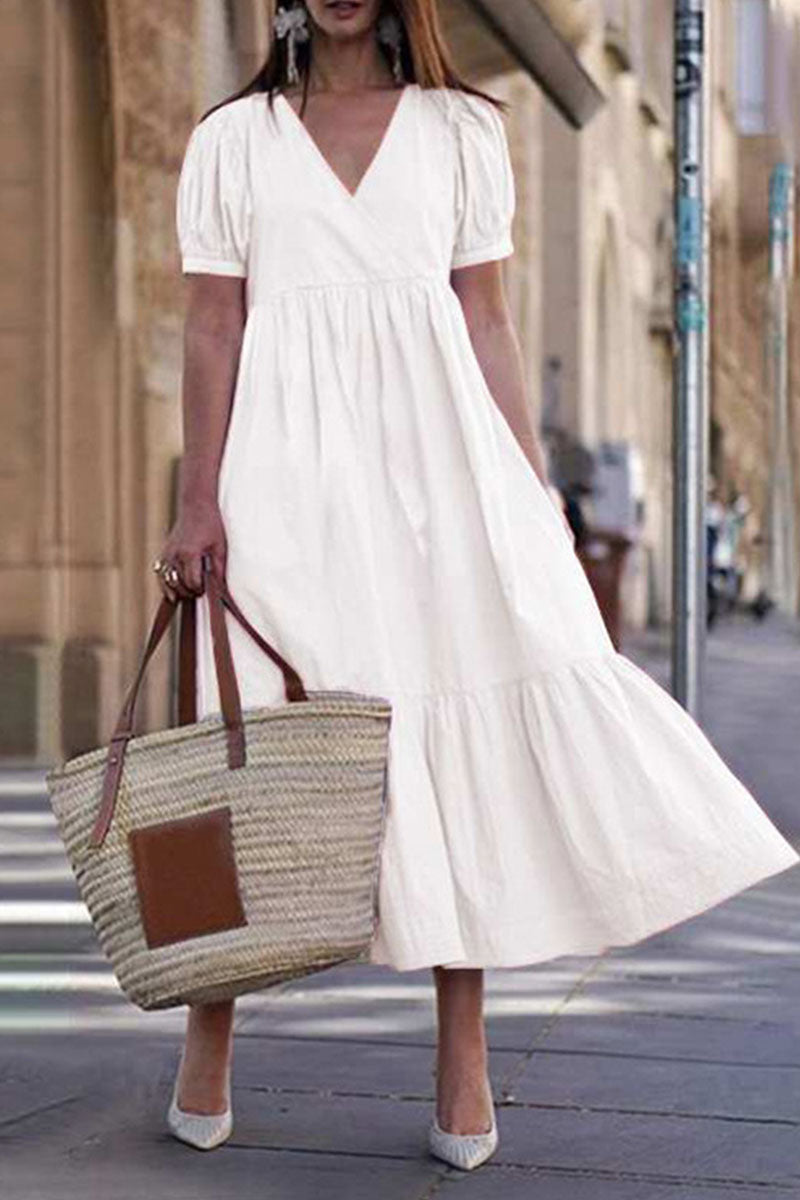 Effortlessly Elegant Dress with a Timeless Design