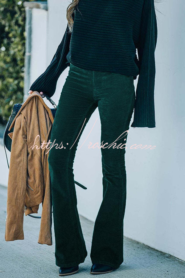 Effortlessly Elegant Pants with a Timeless Design